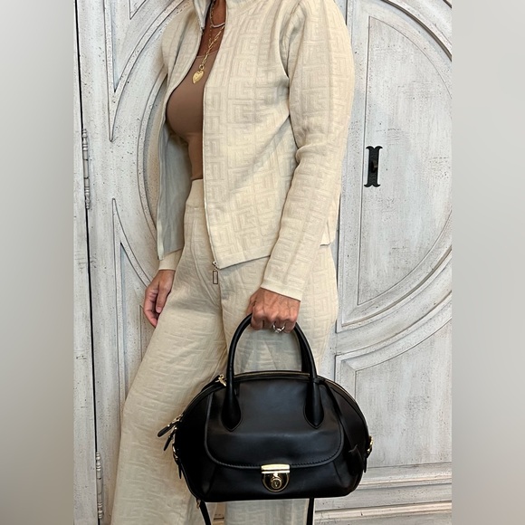 Salvatore Ferragamo: Fiamma, medium tote- Black - Picture 13 of 14